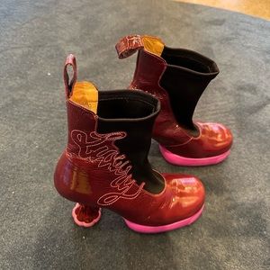 John Fluevog LUXURY FREEZE
LENA PARFAIT
PLATFORM ANKLE BOOT